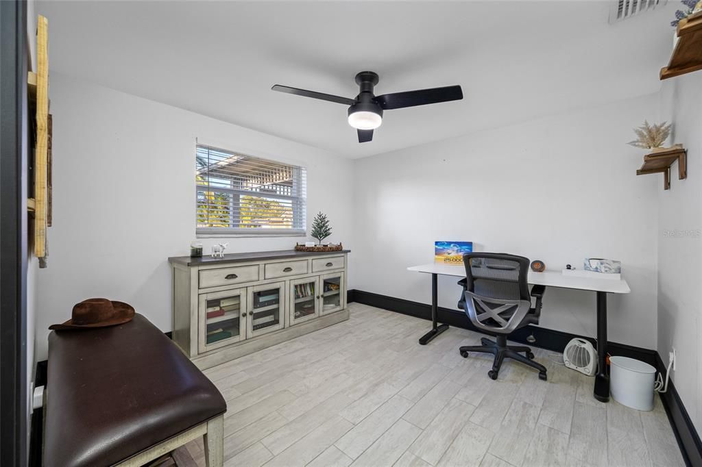 Activo con contrato: $610,000 (4 camas, 2 baños, 1901 Pies cuadrados)