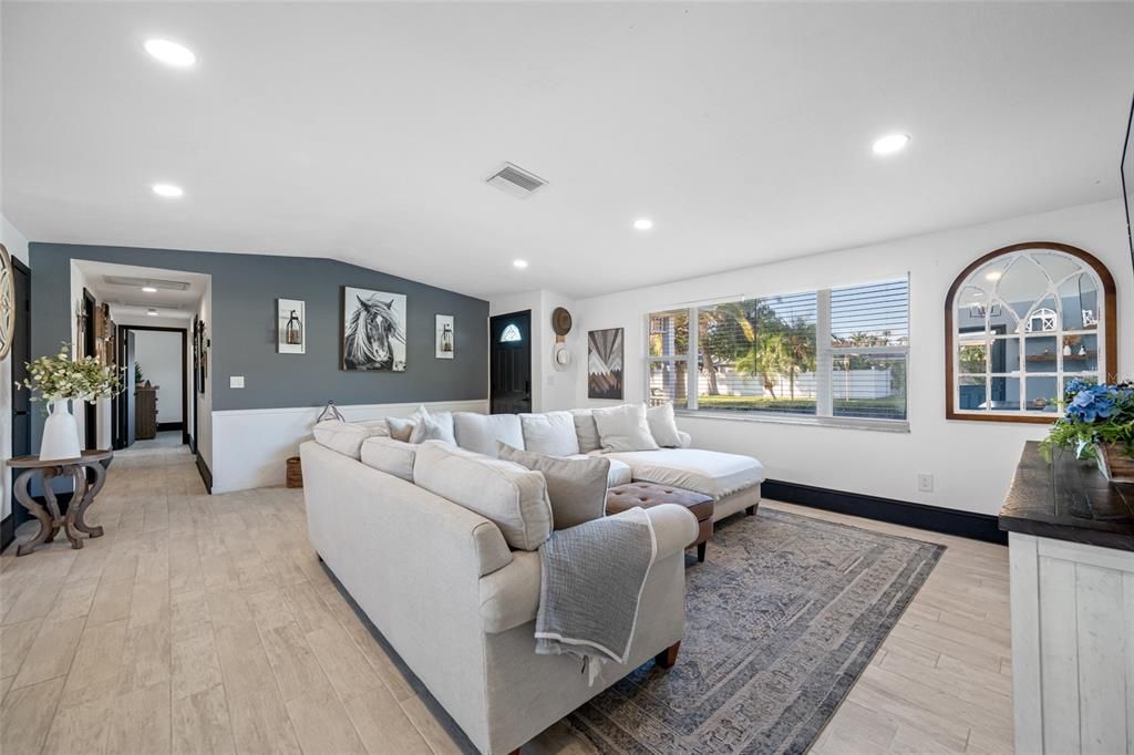 Activo con contrato: $610,000 (4 camas, 2 baños, 1901 Pies cuadrados)