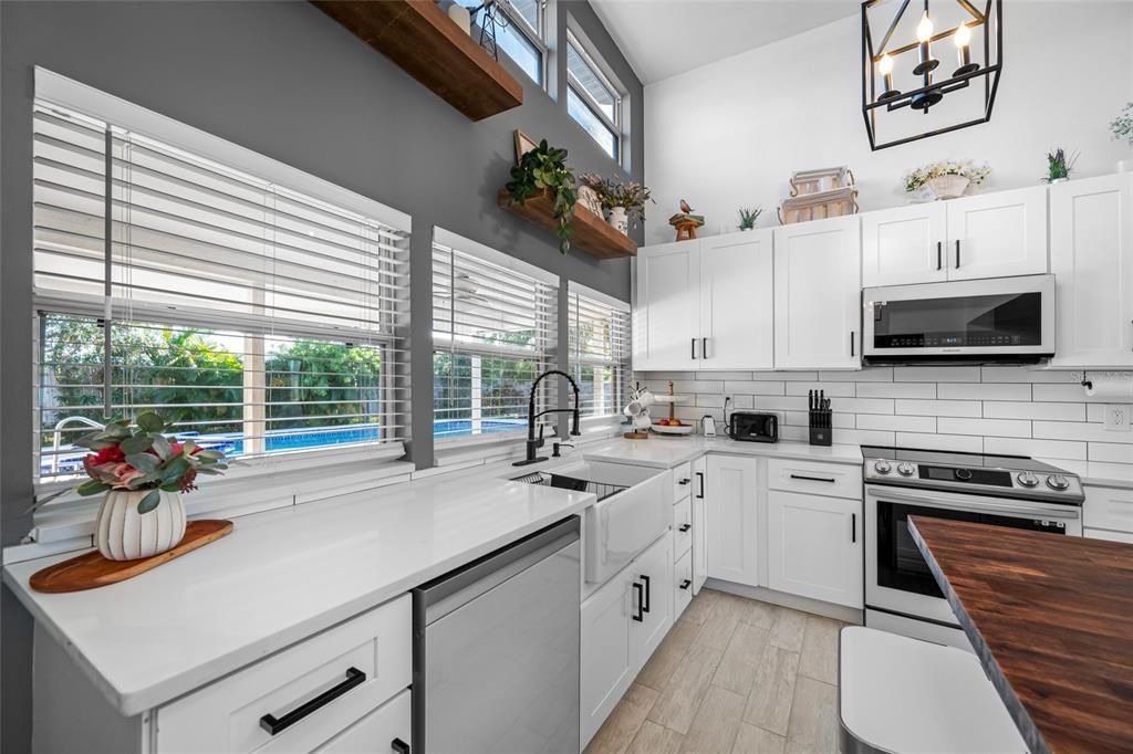 Activo con contrato: $610,000 (4 camas, 2 baños, 1901 Pies cuadrados)