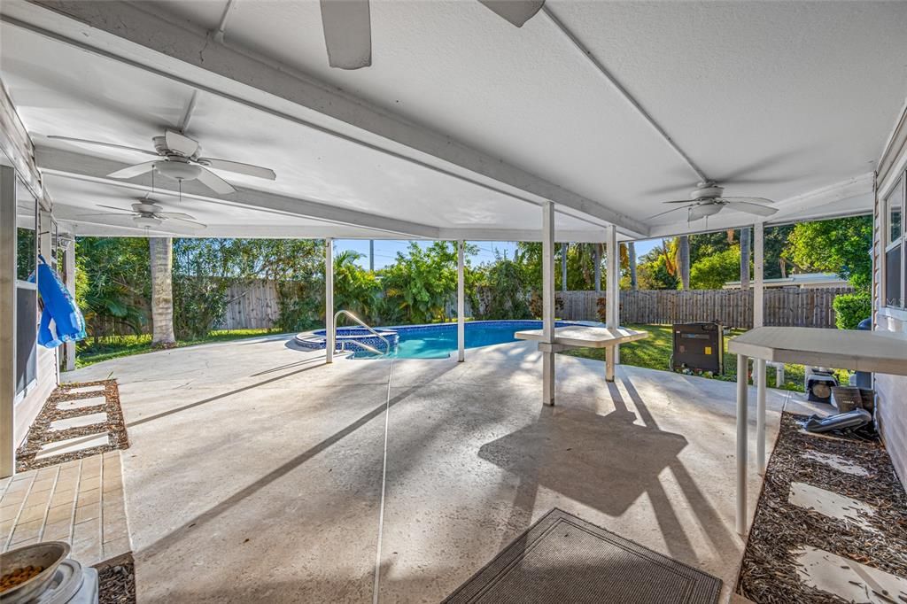 Activo con contrato: $610,000 (4 camas, 2 baños, 1901 Pies cuadrados)