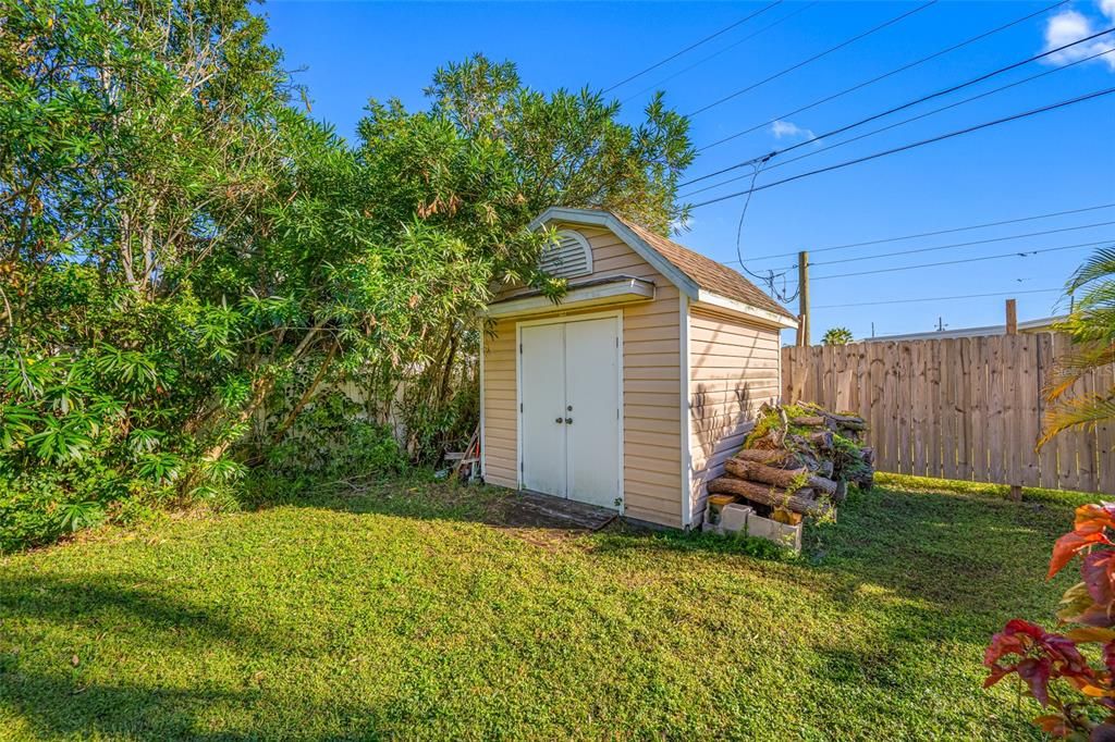 Activo con contrato: $610,000 (4 camas, 2 baños, 1901 Pies cuadrados)