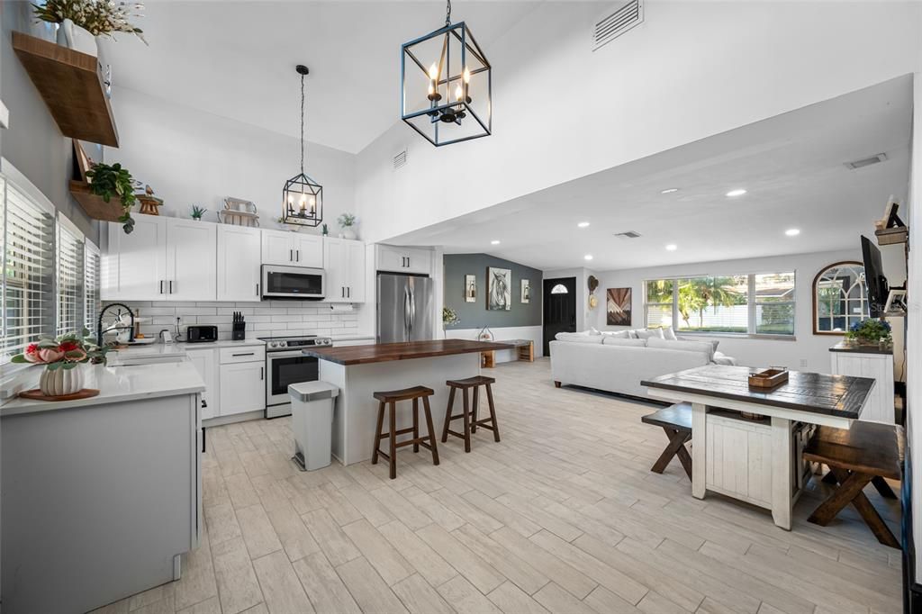 Activo con contrato: $610,000 (4 camas, 2 baños, 1901 Pies cuadrados)