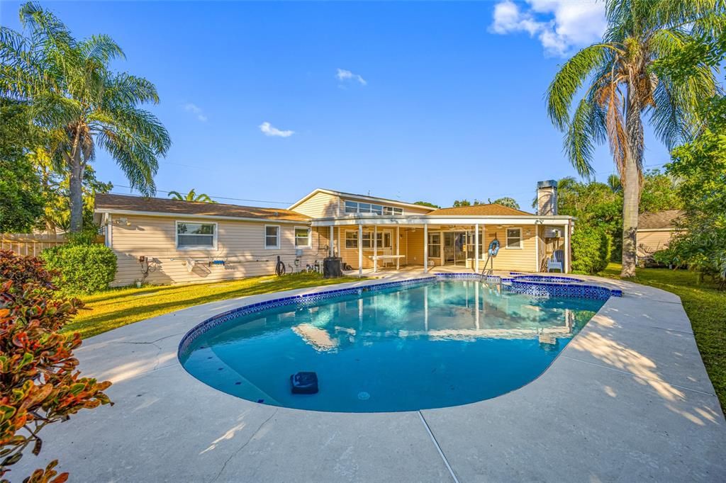 Activo con contrato: $610,000 (4 camas, 2 baños, 1901 Pies cuadrados)