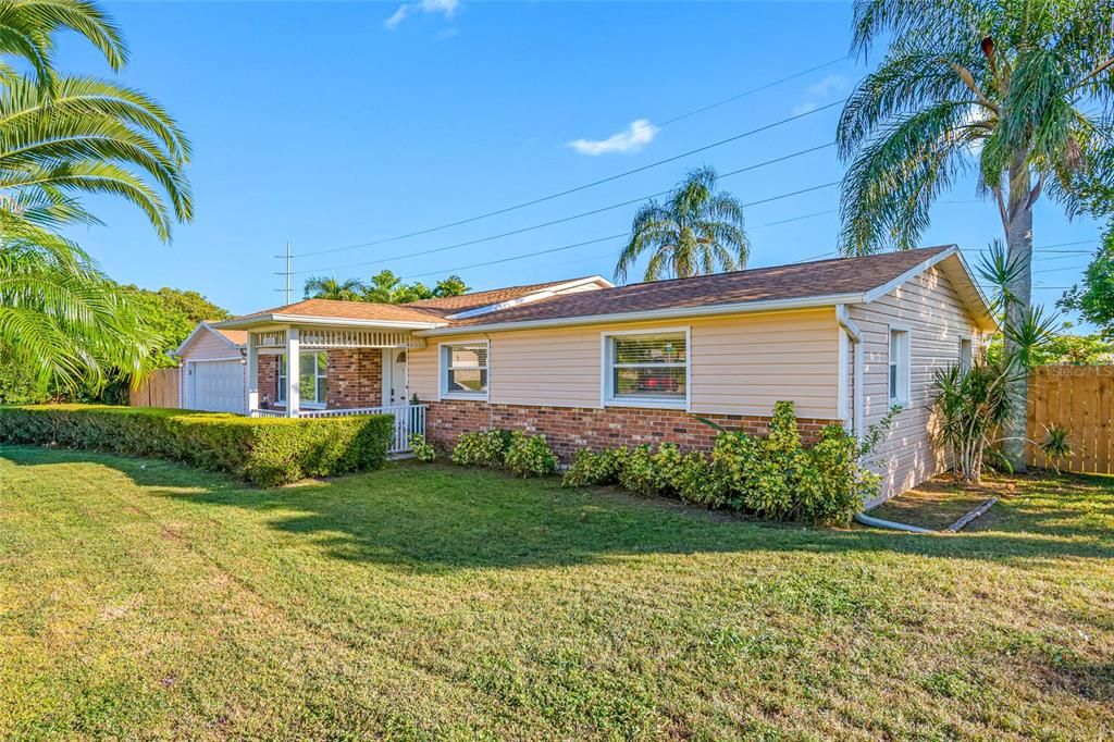 Activo con contrato: $610,000 (4 camas, 2 baños, 1901 Pies cuadrados)