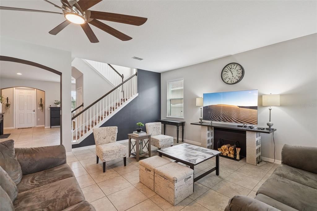 Activo con contrato: $595,000 (4 camas, 3 baños, 2819 Pies cuadrados)