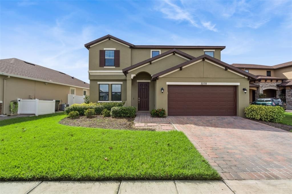 Activo con contrato: $595,000 (4 camas, 3 baños, 2819 Pies cuadrados)