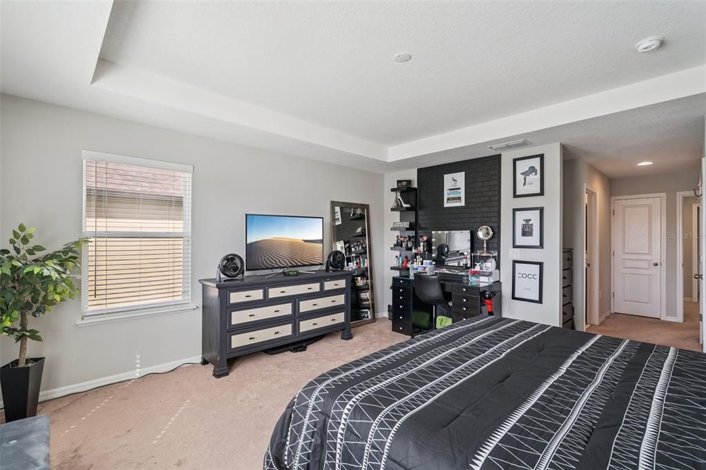 Activo con contrato: $595,000 (4 camas, 3 baños, 2819 Pies cuadrados)