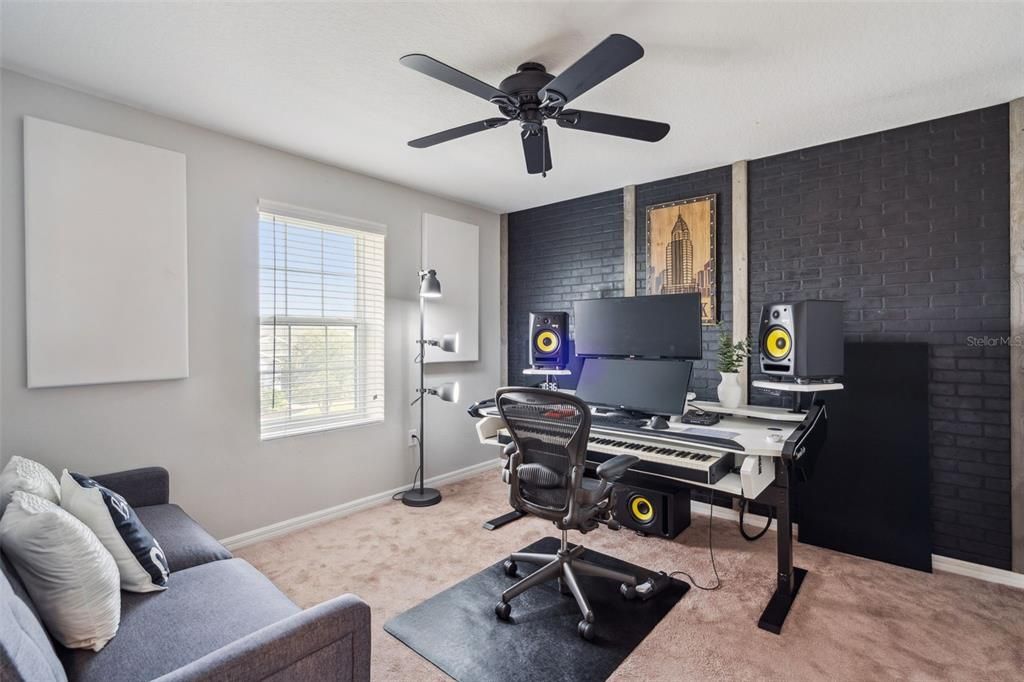 Activo con contrato: $595,000 (4 camas, 3 baños, 2819 Pies cuadrados)