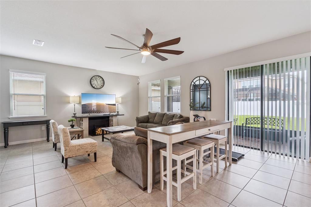 Activo con contrato: $595,000 (4 camas, 3 baños, 2819 Pies cuadrados)