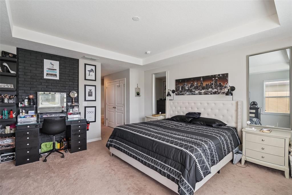 Activo con contrato: $595,000 (4 camas, 3 baños, 2819 Pies cuadrados)