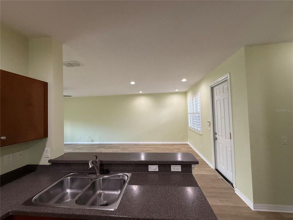 En Venta: $299,900 (3 camas, 2 baños, 1704 Pies cuadrados)