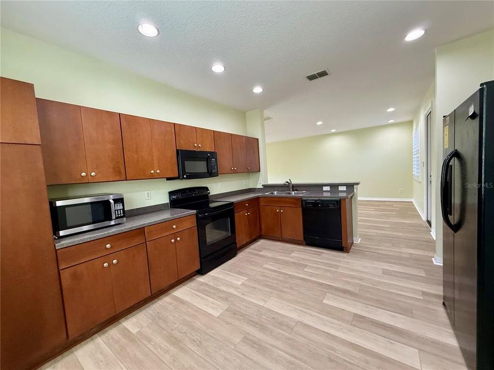 En Venta: $299,900 (3 camas, 2 baños, 1704 Pies cuadrados)