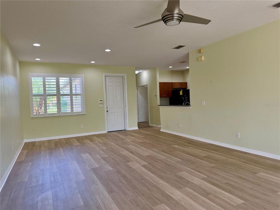 En Venta: $299,900 (3 camas, 2 baños, 1704 Pies cuadrados)