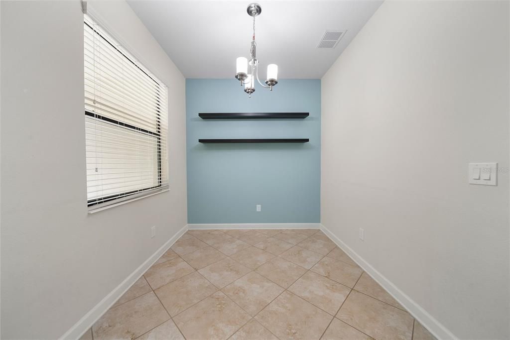 待售: $599,999 (6 贝兹, 3 浴室, 2626 平方英尺)