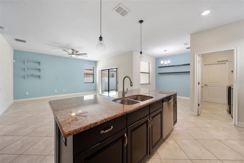 待售: $599,999 (6 贝兹, 3 浴室, 2626 平方英尺)