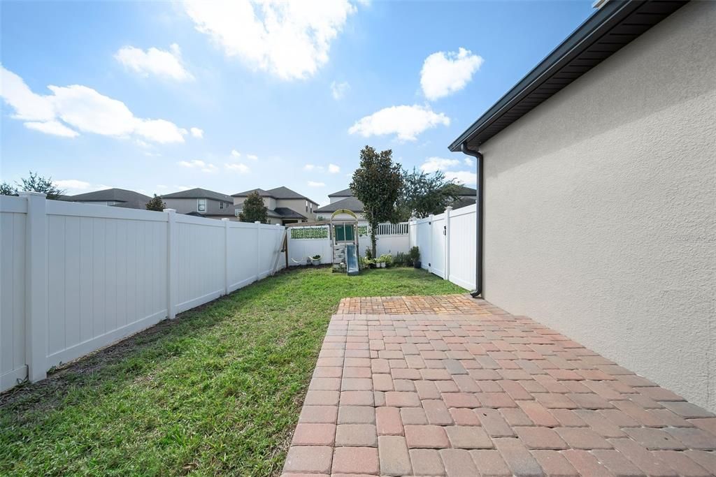 待售: $599,999 (6 贝兹, 3 浴室, 2626 平方英尺)