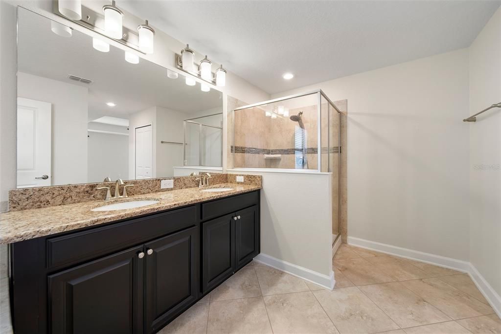 待售: $599,999 (6 贝兹, 3 浴室, 2626 平方英尺)