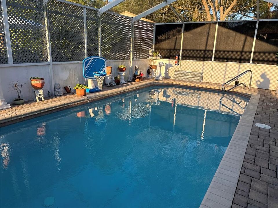 For Sale: $372,000 (4 beds, 2 baths, 1704 Square Feet)