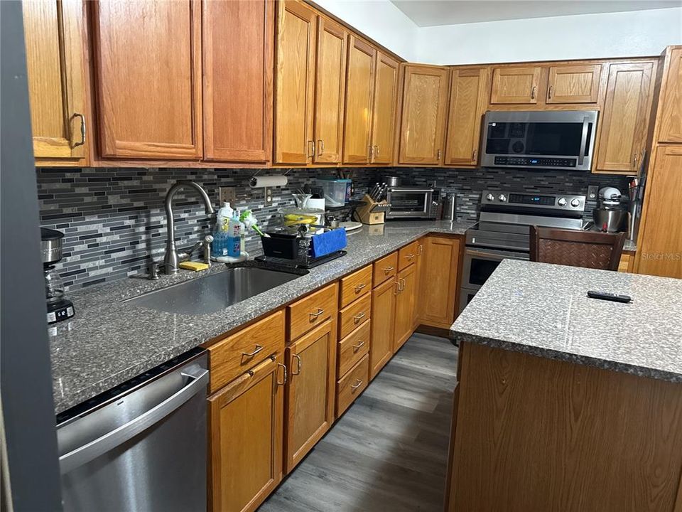 For Sale: $372,000 (4 beds, 2 baths, 1704 Square Feet)