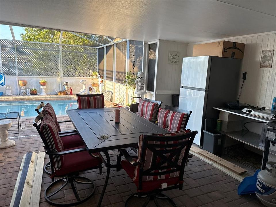 For Sale: $372,000 (4 beds, 2 baths, 1704 Square Feet)