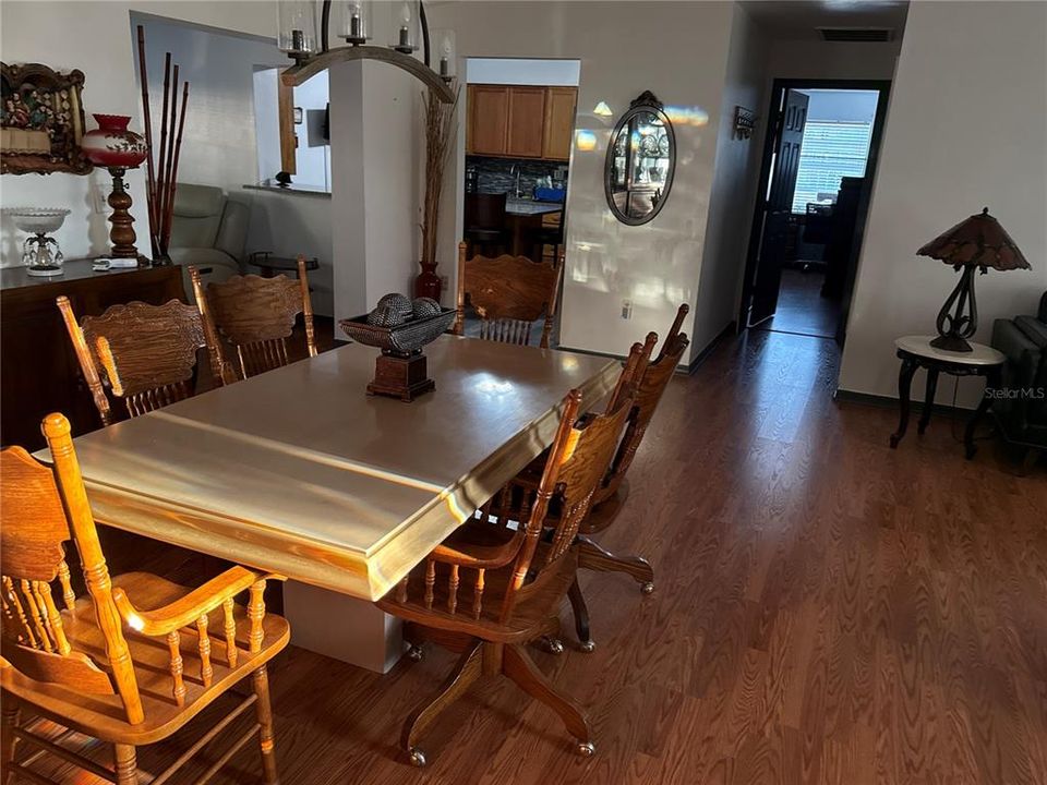 For Sale: $372,000 (4 beds, 2 baths, 1704 Square Feet)