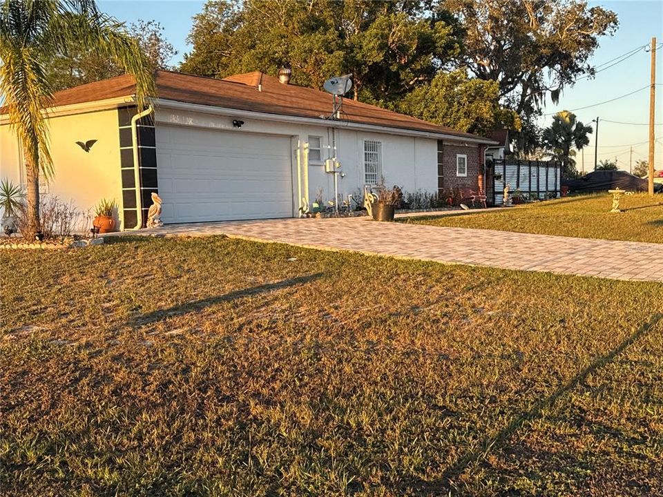 For Sale: $372,000 (4 beds, 2 baths, 1704 Square Feet)