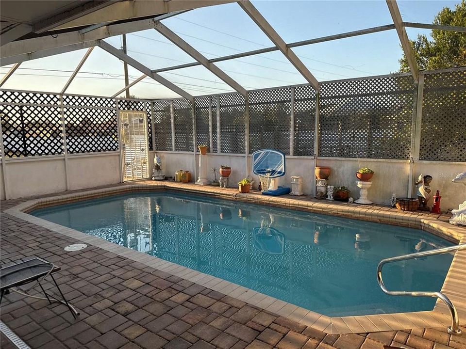 For Sale: $372,000 (4 beds, 2 baths, 1704 Square Feet)