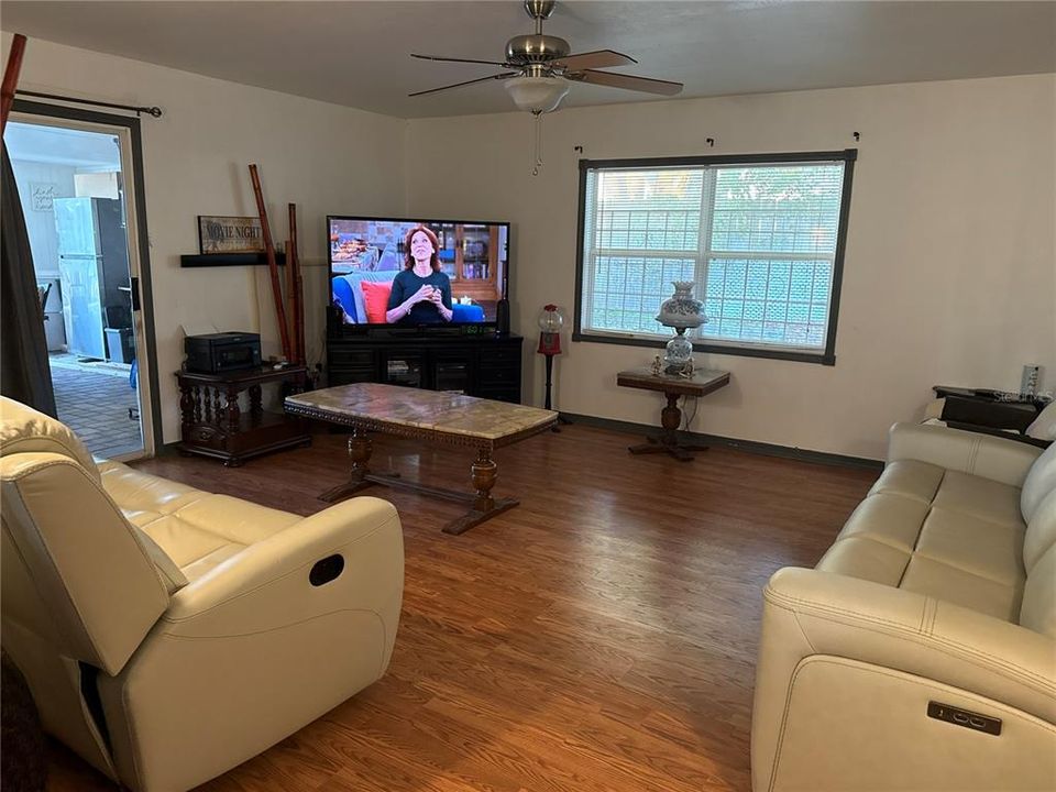 For Sale: $372,000 (4 beds, 2 baths, 1704 Square Feet)