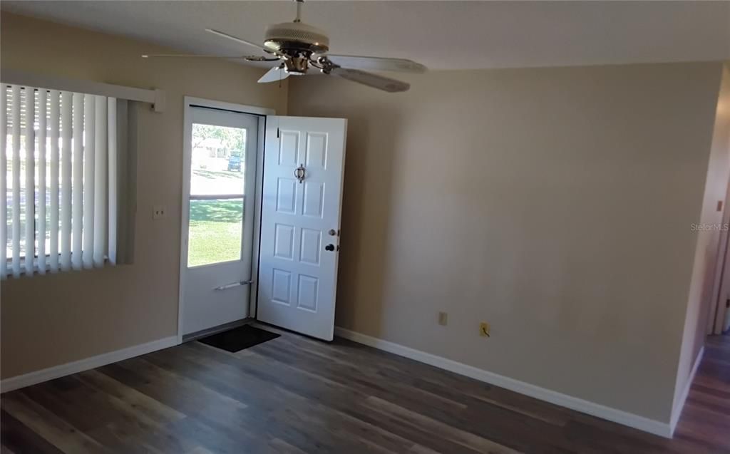 For Rent: $1,595 (2 beds, 2 baths, 990 Square Feet)