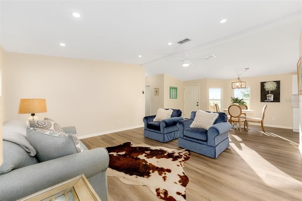 待售: $549,000 (3 贝兹, 2 浴室, 1392 平方英尺)