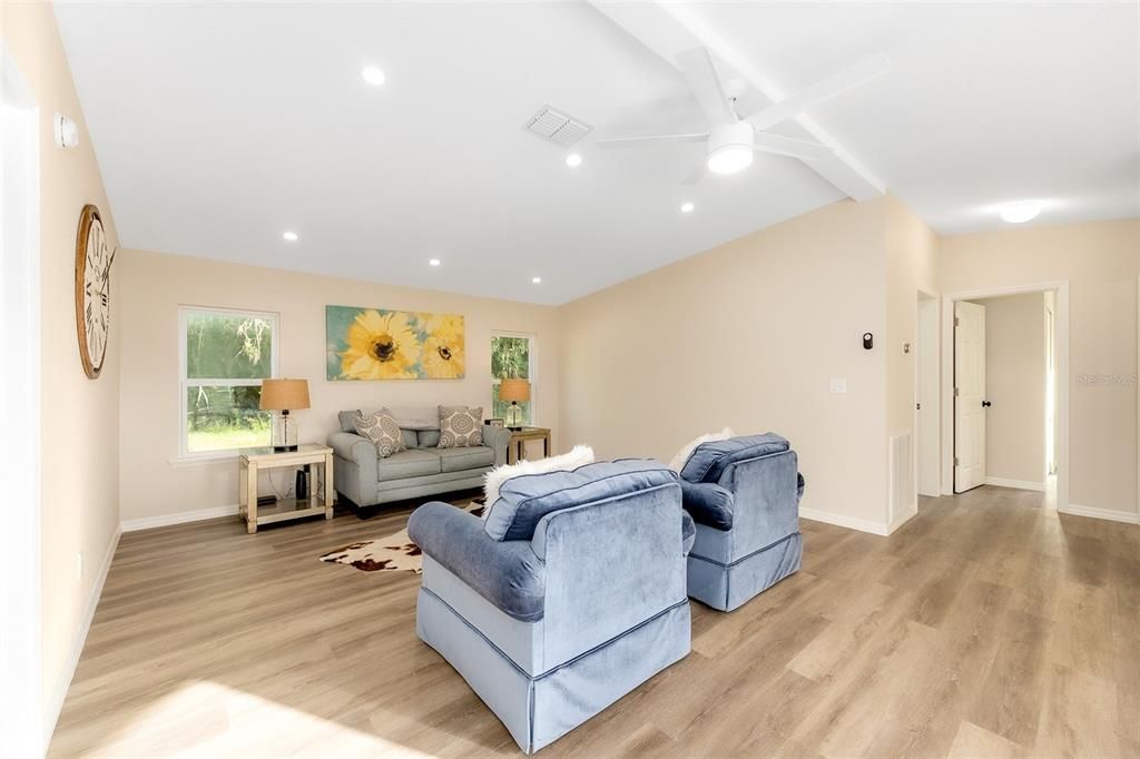 待售: $549,000 (3 贝兹, 2 浴室, 1392 平方英尺)