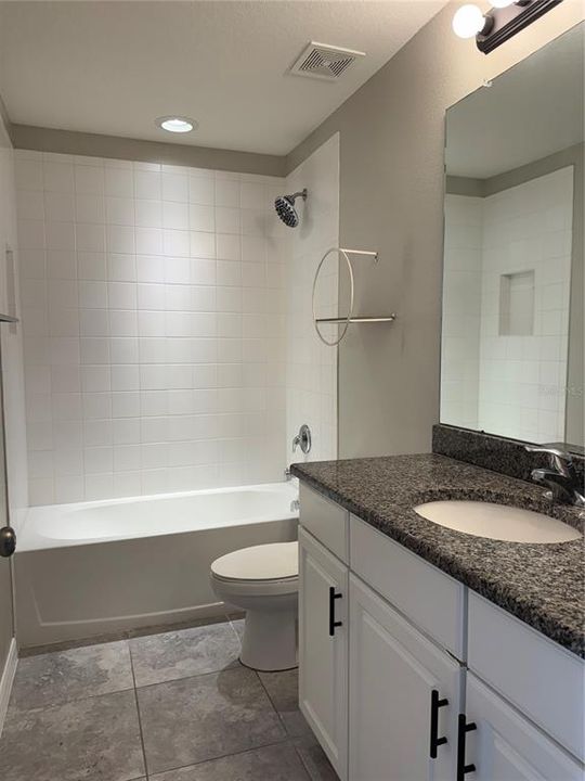 合同活跃: $1,900 (3 贝兹, 2 浴室, 1576 平方英尺)