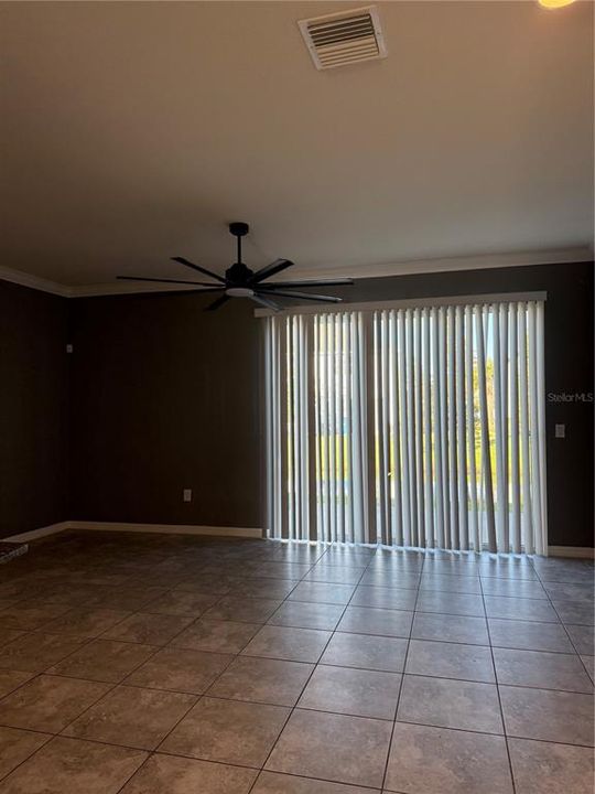 合同活跃: $1,900 (3 贝兹, 2 浴室, 1576 平方英尺)