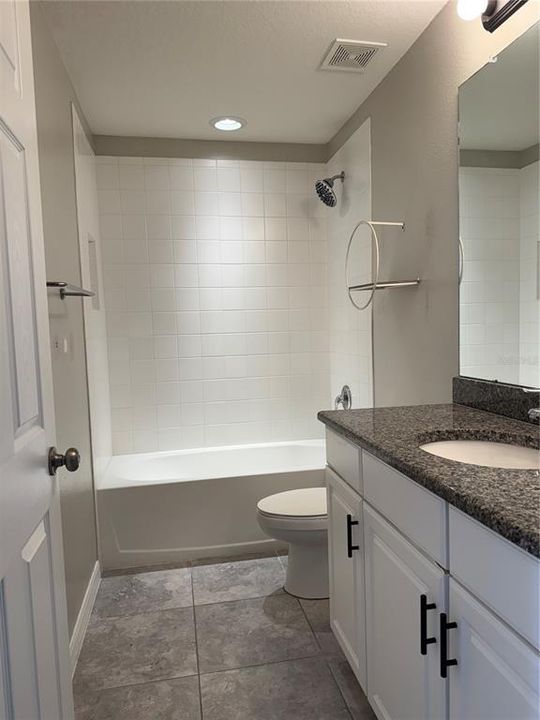 合同活跃: $1,900 (3 贝兹, 2 浴室, 1576 平方英尺)