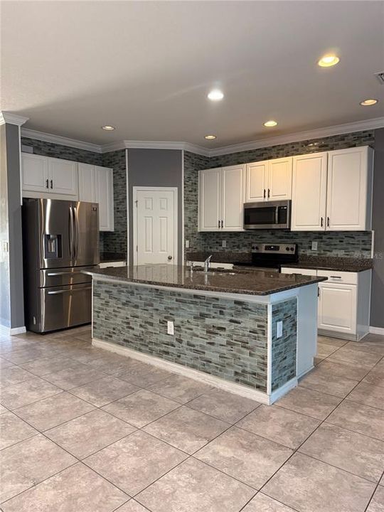 合同活跃: $1,900 (3 贝兹, 2 浴室, 1576 平方英尺)