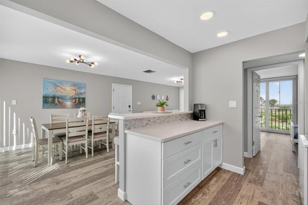 待售: $195,000 (2 贝兹, 2 浴室, 1214 平方英尺)