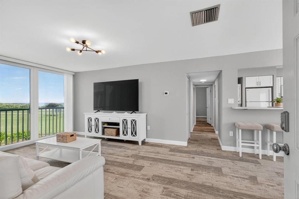 待售: $195,000 (2 贝兹, 2 浴室, 1214 平方英尺)