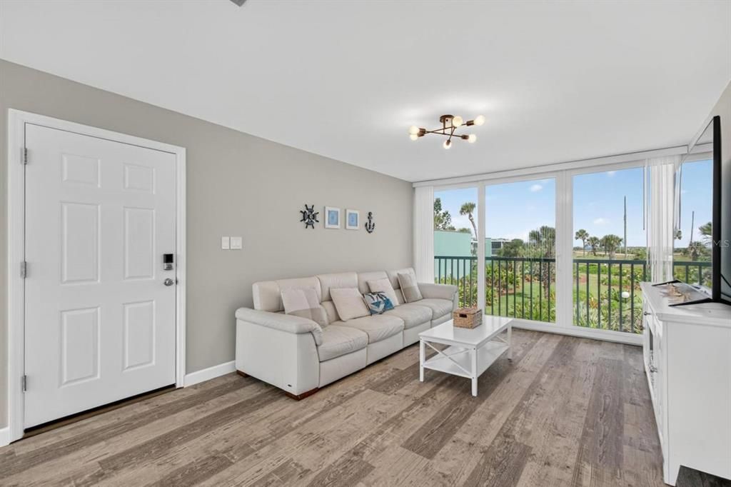 待售: $195,000 (2 贝兹, 2 浴室, 1214 平方英尺)