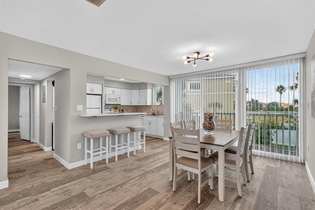 待售: $195,000 (2 贝兹, 2 浴室, 1214 平方英尺)