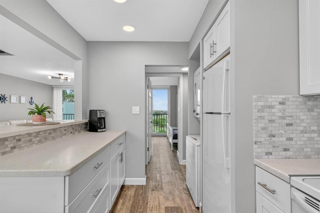 待售: $195,000 (2 贝兹, 2 浴室, 1214 平方英尺)