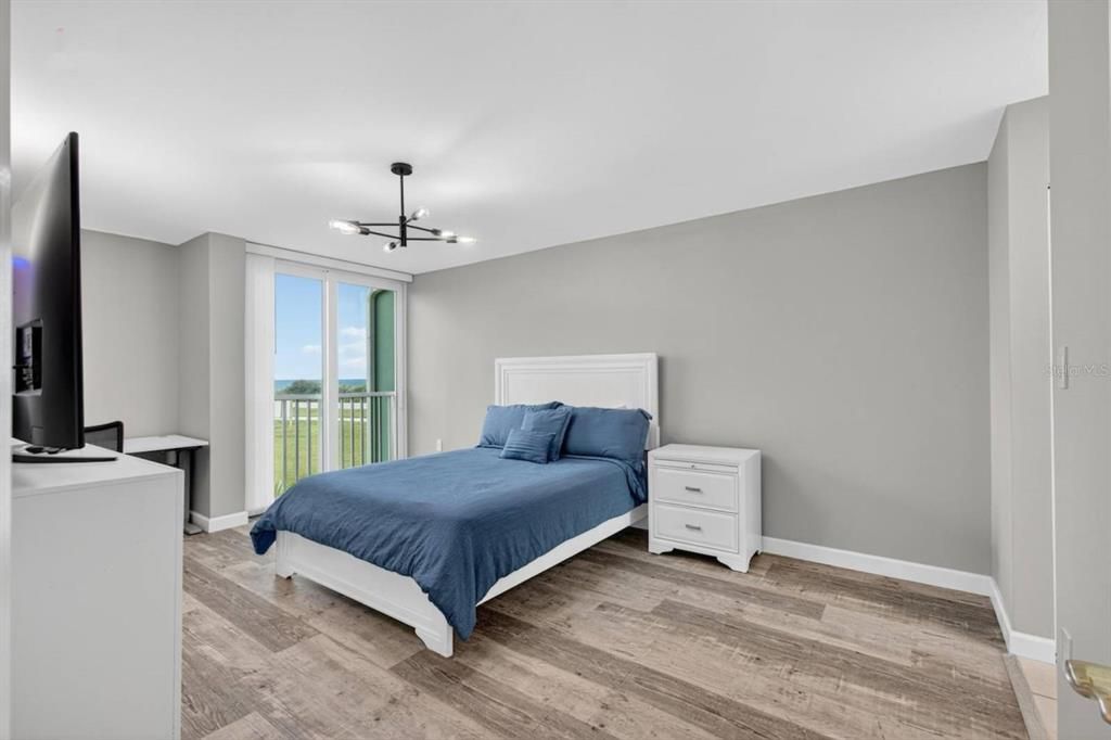 待售: $195,000 (2 贝兹, 2 浴室, 1214 平方英尺)