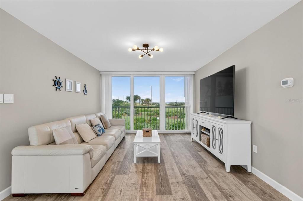 待售: $195,000 (2 贝兹, 2 浴室, 1214 平方英尺)