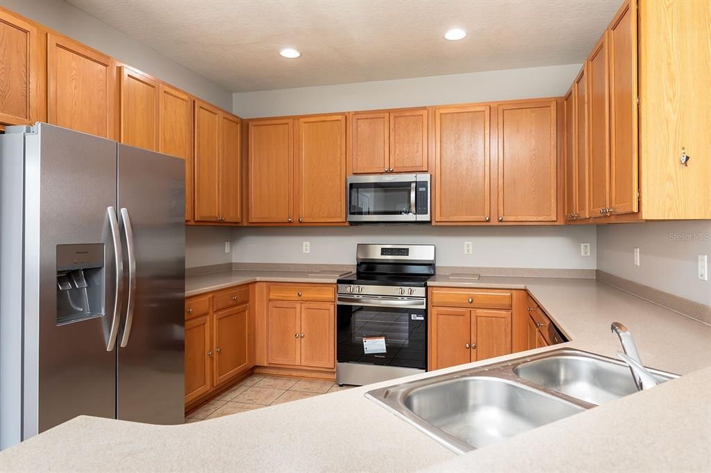 合同活跃: $309,900 (3 贝兹, 2 浴室, 1798 平方英尺)