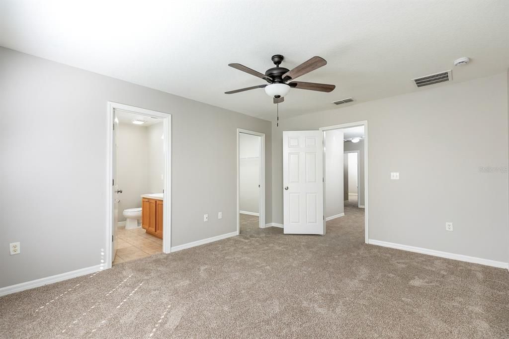 合同活跃: $309,900 (3 贝兹, 2 浴室, 1798 平方英尺)