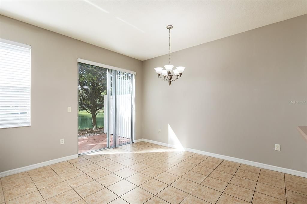 合同活跃: $309,900 (3 贝兹, 2 浴室, 1798 平方英尺)