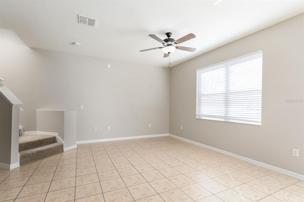 合同活跃: $309,900 (3 贝兹, 2 浴室, 1798 平方英尺)