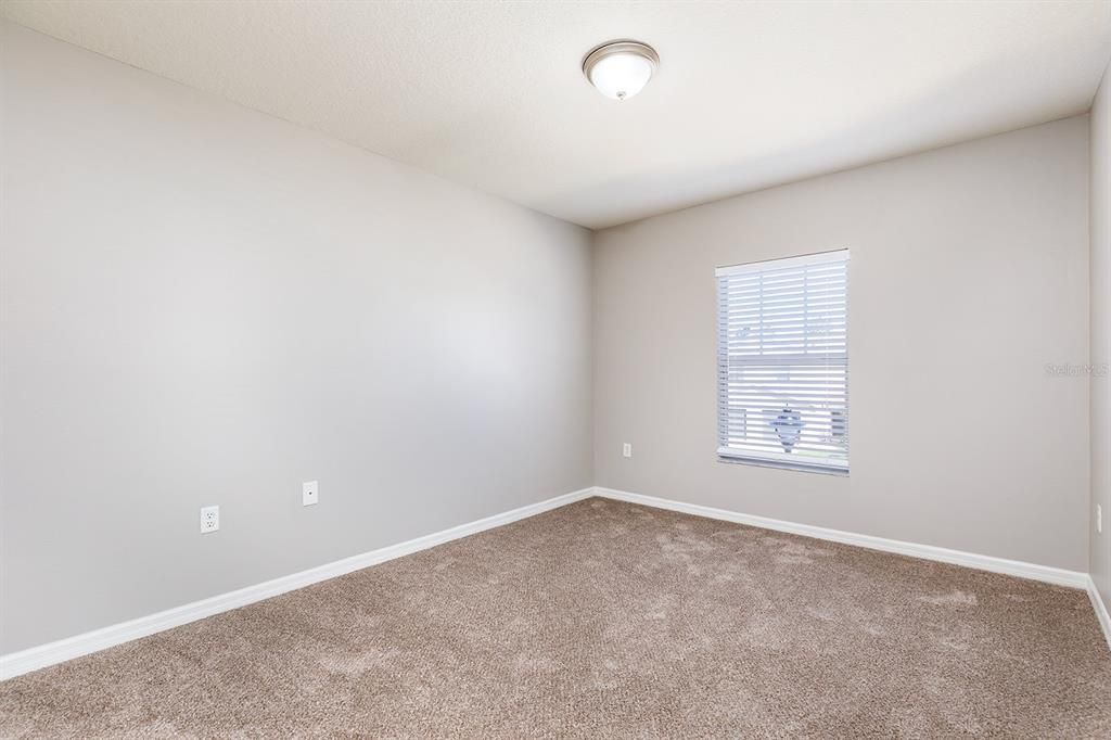 合同活跃: $309,900 (3 贝兹, 2 浴室, 1798 平方英尺)