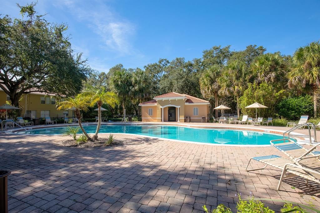 合同活跃: $309,900 (3 贝兹, 2 浴室, 1798 平方英尺)