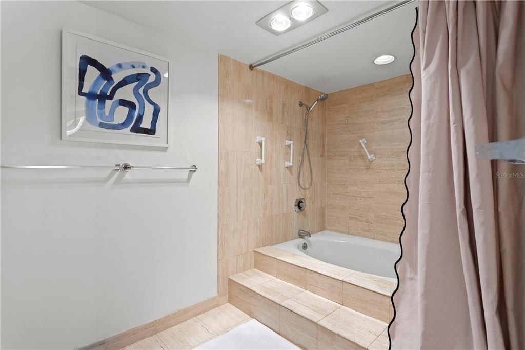 Active With Contract: $4,500 (2 beds, 2 baths, 1702 Square Feet)