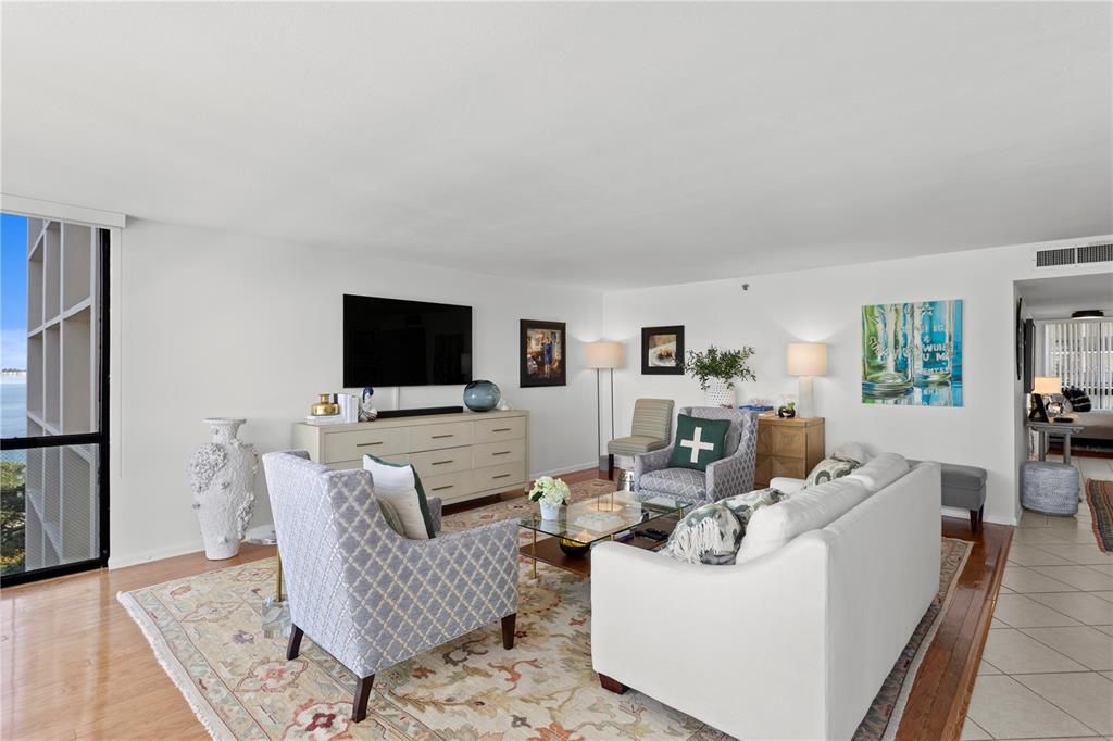 Active With Contract: $4,500 (2 beds, 2 baths, 1702 Square Feet)